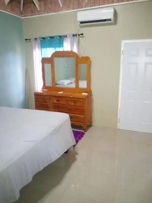 Dunbar\'S Two Bedroom contacts